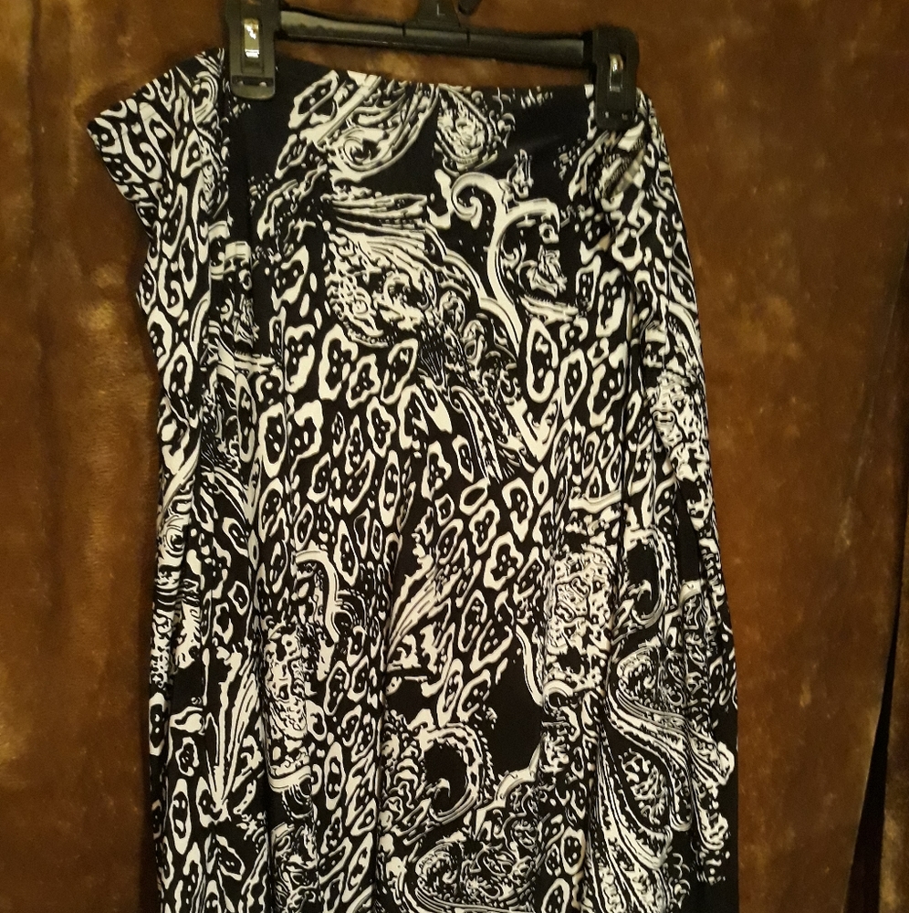 Jennifer Lauren black and white skirt
